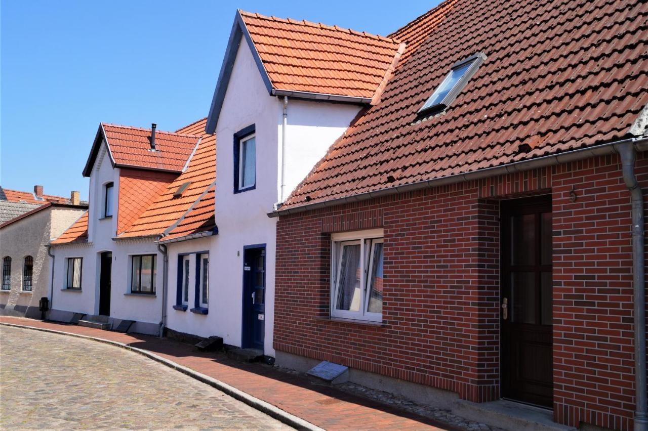Neukalener Stadthaus Zum Alten Schmied Esterno foto
