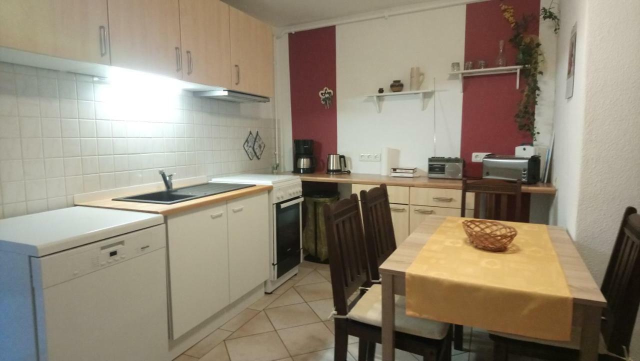 Neukalener Stadthaus Zum Alten Schmied Esterno foto
