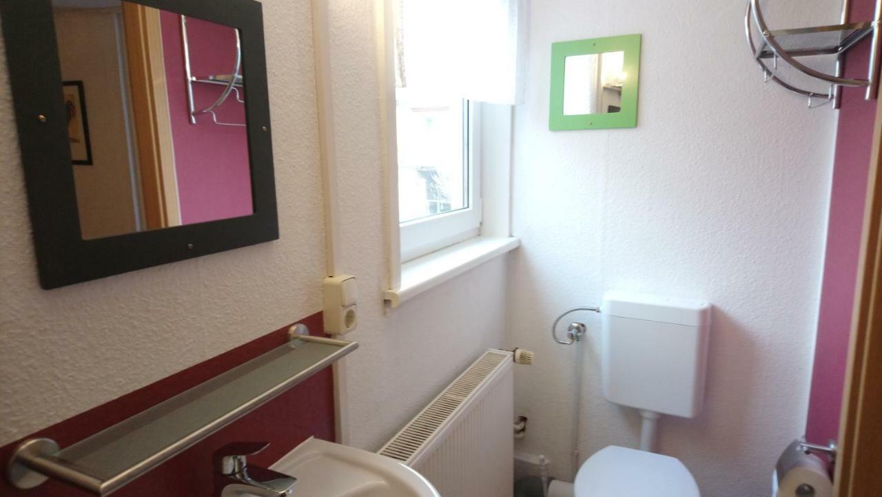 Neukalener Stadthaus Zum Alten Schmied Esterno foto